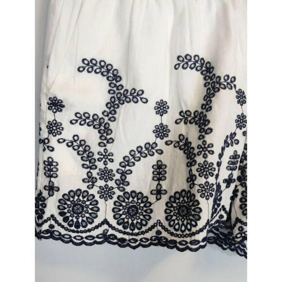 J. Crew Pull-on Short - Size M - White & Navy Floral Embroidery Scalloped Trim - Picture 4 of 9